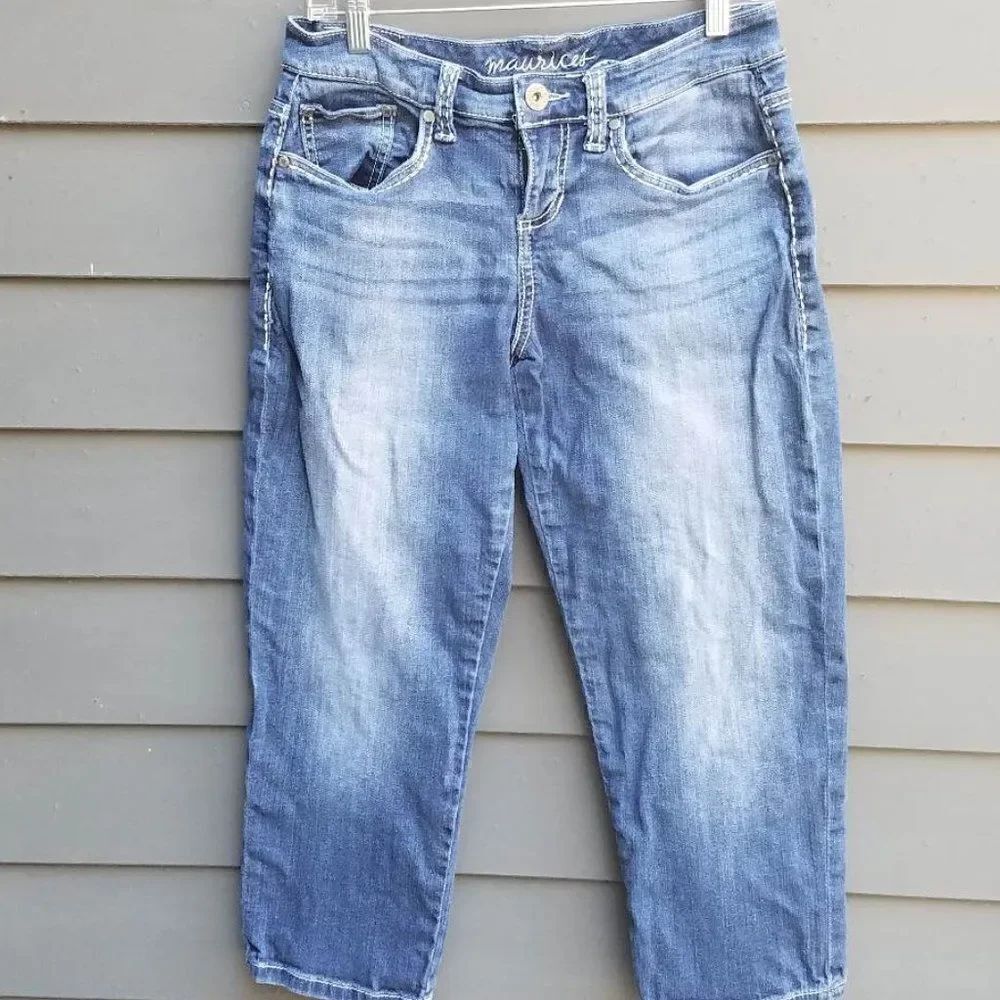 Maurices Cropped Jeans with Bling Flap Pockets Size 5/6